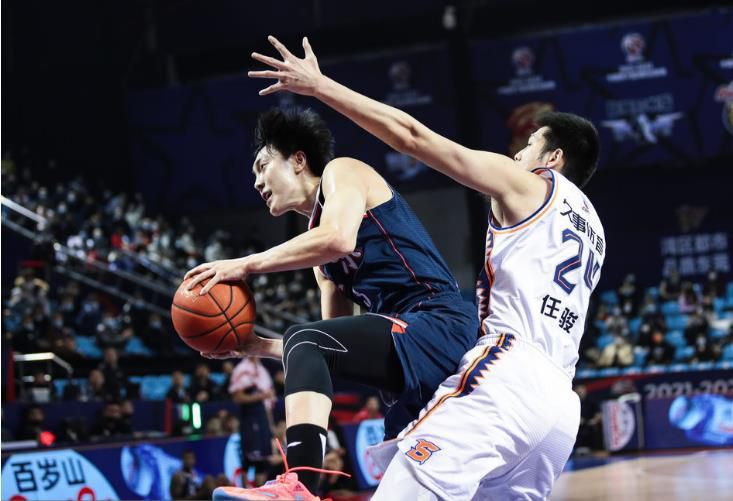 女性观众占比从过去的略高于男性变为压倒性主导，说明市场已不再是笼统的“女性友好”，而是精准的性别细分市场正式成型。