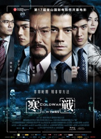 从台前到幕后，演员通过担任导演、编剧、监制、制片人或出品人等不同角色，深度参与作品的整体创作。